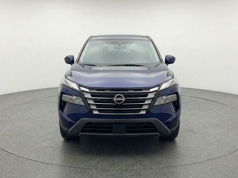 Used 2025 Nissan Rogue SV image 2