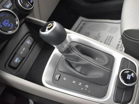 Used 2025 Hyundai Venue SEL image 37