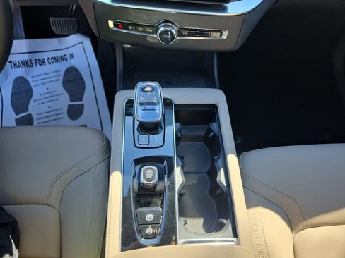 Used 2025 Volvo XC90 B5 Plus AWD/4WD image 18