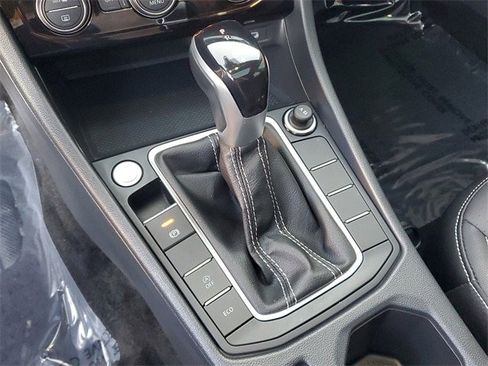 Certified 2024 Volkswagen Jetta SE image 27