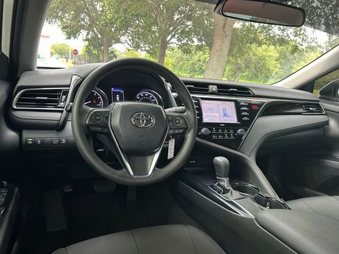 Used 2020 Toyota Camry LE FWD image 13