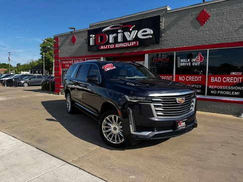 Used 2022 Cadillac Escalade ESV Premium Luxury Platinum AWD/4WD image 2
