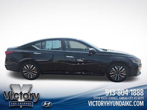 Used 2025 Nissan Altima 2.5 SV FWD image 6