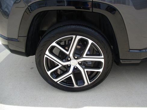 Used 2024 Jeep Compass Limited w/ Elite Group AWD/4WD image 13