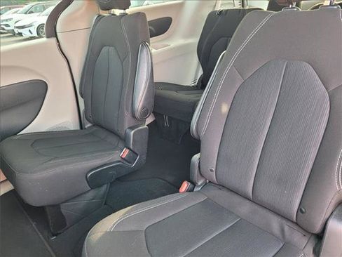 Used 2023 Chrysler Voyager LX FWD image 9