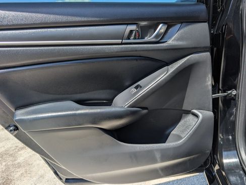 Used 2018 Honda Accord Sport image 17