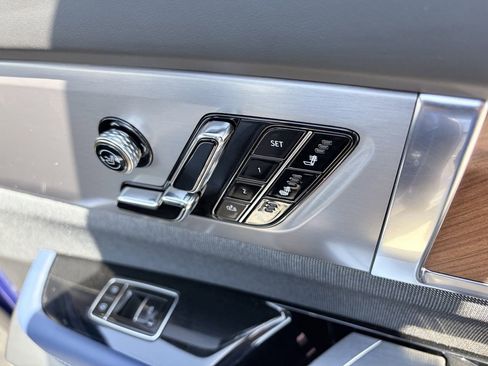 Used 2026 Cadillac Vistiq Premium Luxury w/ LPO, Floor Liner Package AWD/4WD image 11