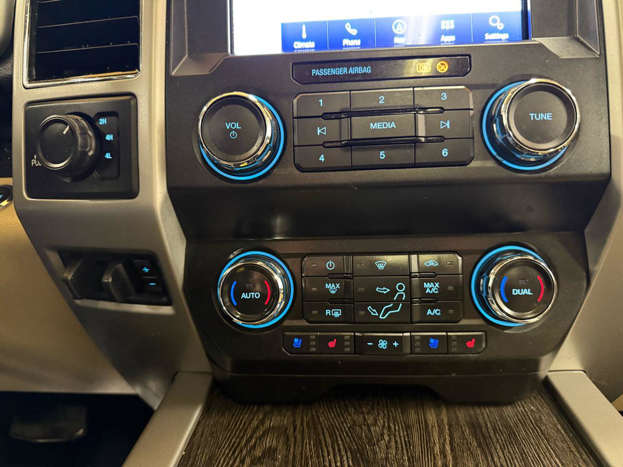 Used 2020 Ford F250 Lariat w/ Lariat Ultimate Package AWD/4WD image 19