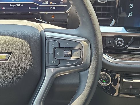 Used 2025 Chevrolet Silverado 1500 LT AWD/4WD image 19