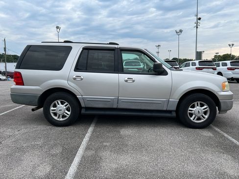 Used 2003 Ford Expedition XLT AWD/4WD image 2