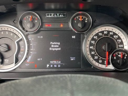 Used 2018 RAM 1500 Laramie w/ Convenience Group AWD/4WD image 2