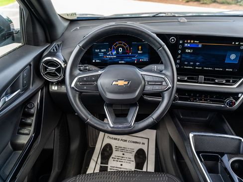 Used 2025 Chevrolet Equinox LT FWD image 22