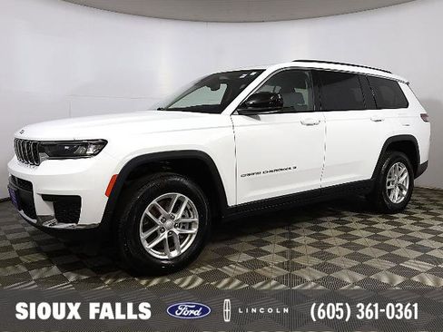 Used 2023 Jeep Grand Cherokee L Laredo image 1