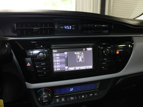 Used 2015 Toyota Corolla LE FWD image 13