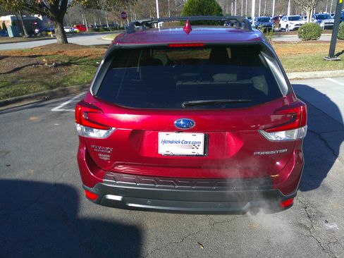 Used 2020 Subaru Forester Limited image 11