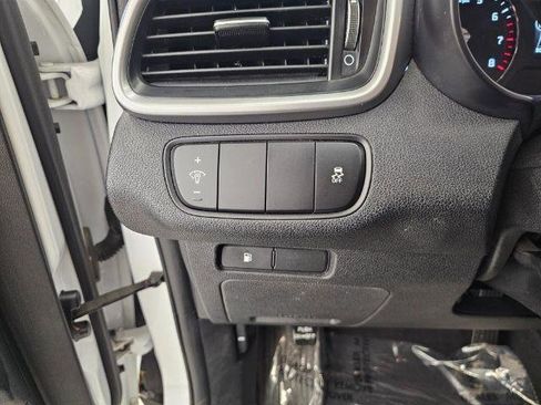 Used 2017 Kia Sorento LX w/ LX Convenience Package image 14