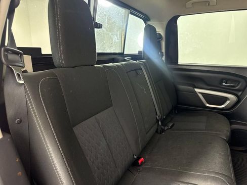 Used 2018 Nissan Titan SV AWD/4WD image 9