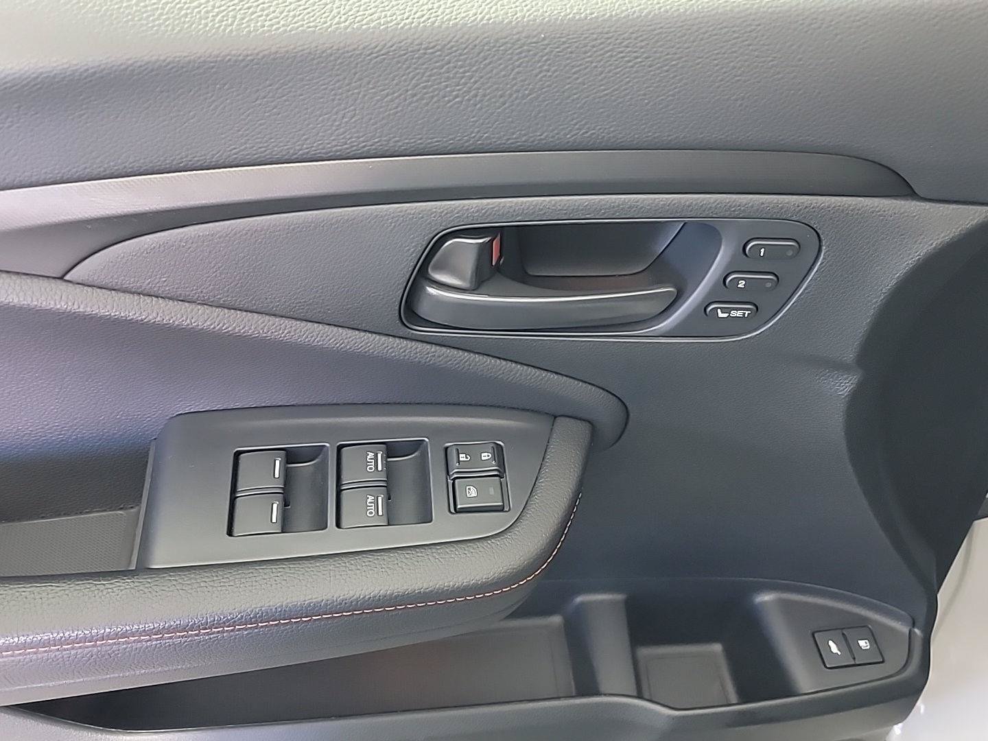 Certified 2025 Honda Passport TrailSport image 38