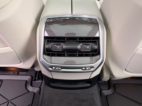 New 2026 BMW 740i RWD image 16