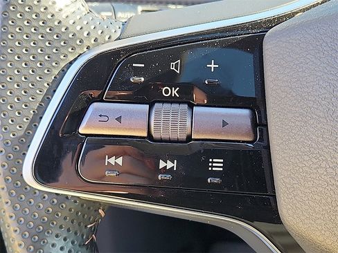 Used 2023 Nissan Ariya FWD image 22