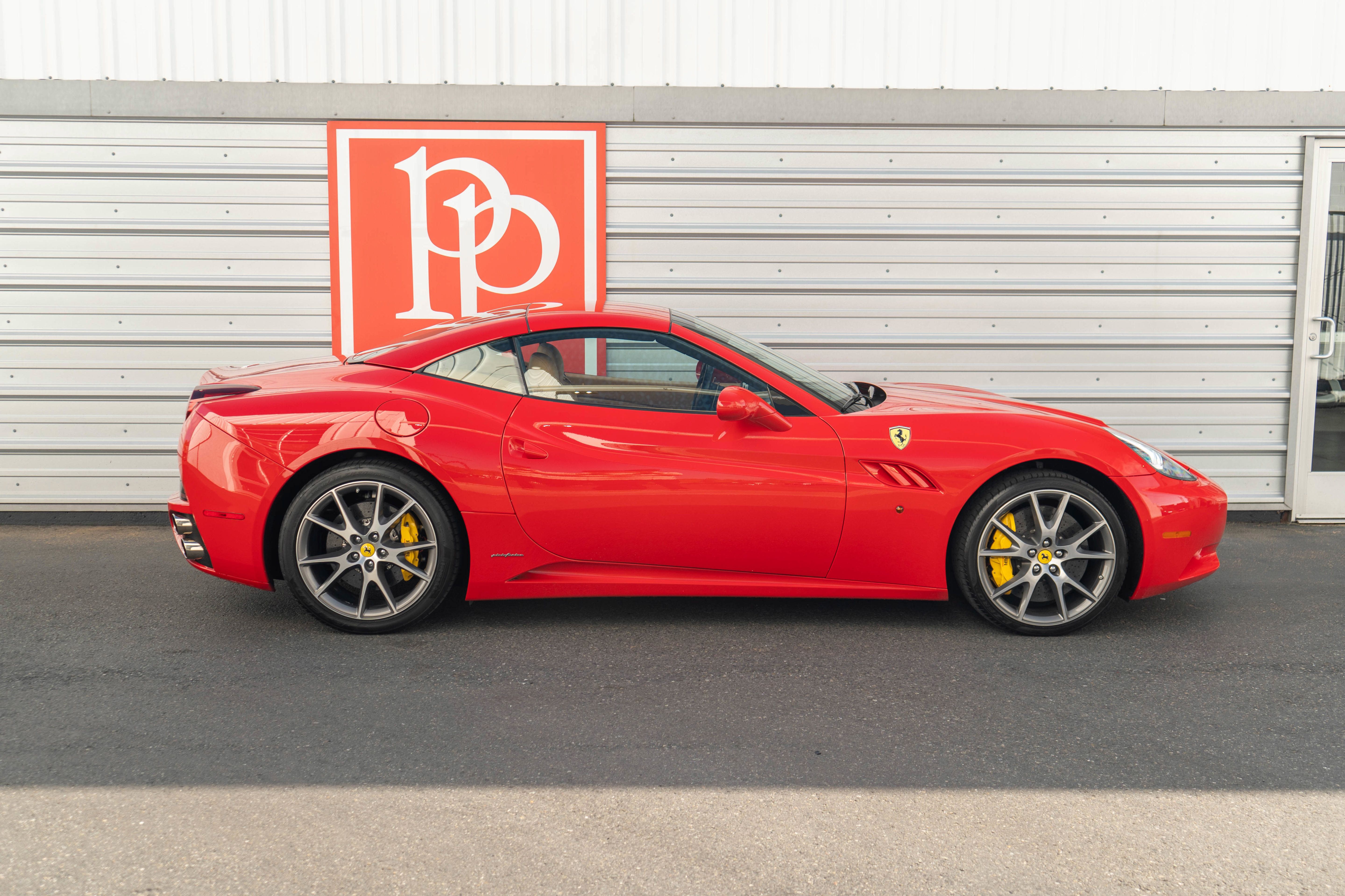 Used 2010 Ferrari California RWD image 40