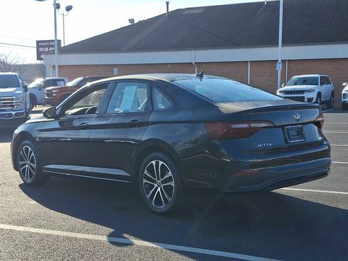 Used 2024 Volkswagen Jetta Sport image 4