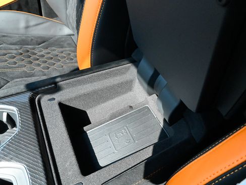 Used 2024 Lamborghini Urus Performante AWD/4WD image 29