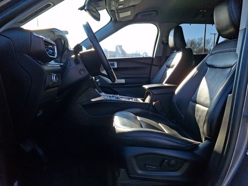 Used 2022 Ford Explorer Limited w/ Equipment Group 301A image 13