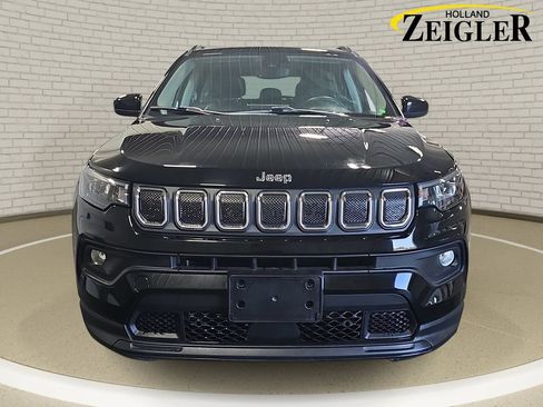 Used 2022 Jeep Compass Latitude w/ Sun and Sound Group AWD/4WD image 2