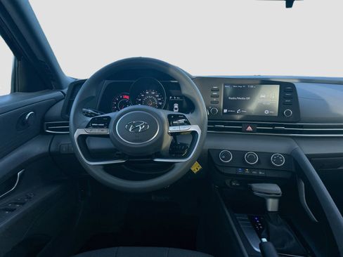Used 2023 Hyundai Elantra SE FWD image 21