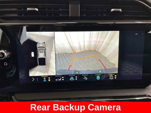 Used 2022 GMC Sierra 1500 AT4 w/ AT4 Premium Package AWD/4WD image 3