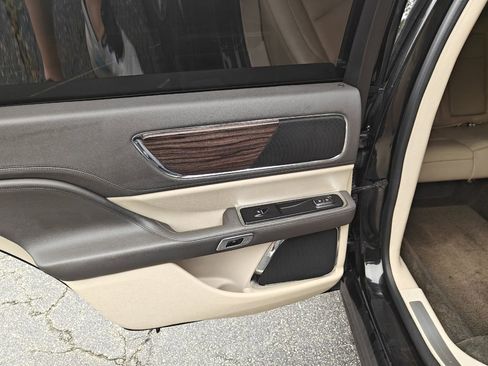 Used 2018 Lincoln Continental Select w/ Continental Climate Package image 23