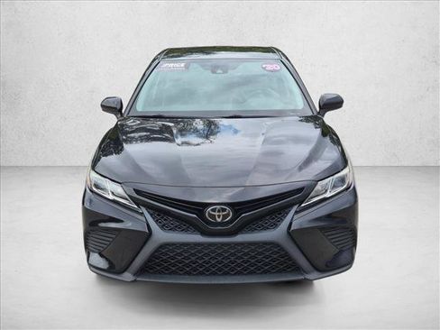 Used 2020 Toyota Camry SE FWD image 2
