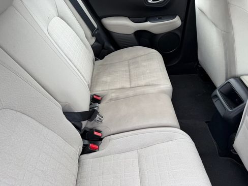 Used 2023 Honda HR-V LX image 17