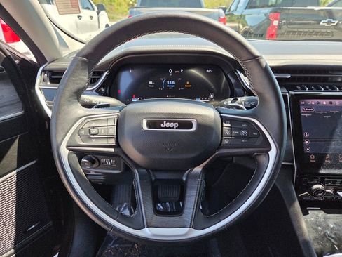 Used 2022 Jeep Grand Cherokee L Limited image 29