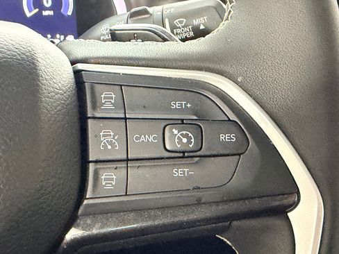 Used 2023 Jeep Grand Cherokee Laredo AWD/4WD image 15