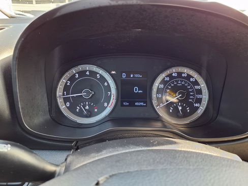 Used 2020 Hyundai Venue SEL FWD image 14