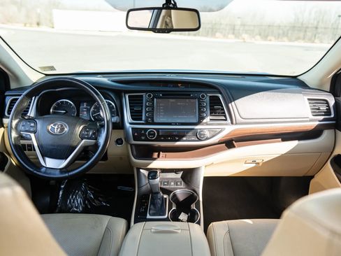 Used 2015 Toyota Highlander Limited AWD/4WD image 19