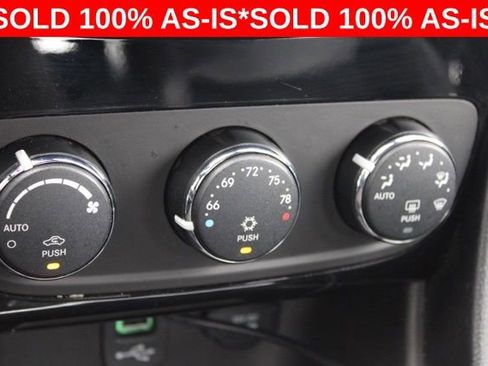 Used 2014 Chrysler 200 Limited w/ 200 S V6 Premium Group image 31