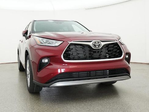 New 2026 Toyota Highlander Platinum AWD/4WD image 3
