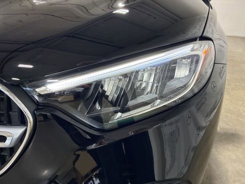 Used 2025 Mercedes-Benz GLC 350e 4MATIC image 11