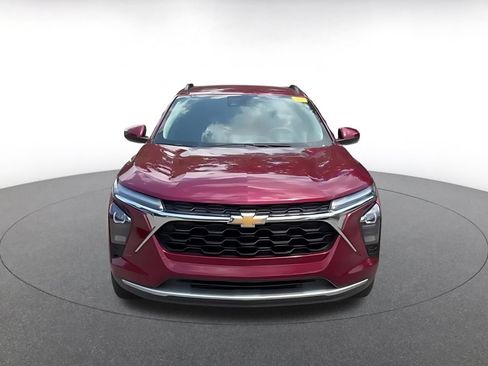 Used 2025 Chevrolet Trax LT FWD image 5