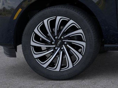 New 2026 Lincoln Navigator L Black Label AWD/4WD image 19
