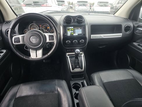 Used 2017 Jeep Compass Latitude image 11