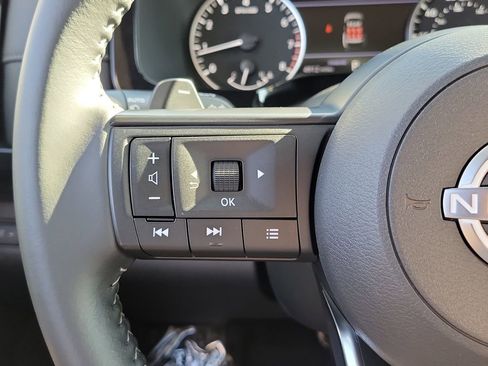 Used 2025 Nissan Pathfinder SV image 5