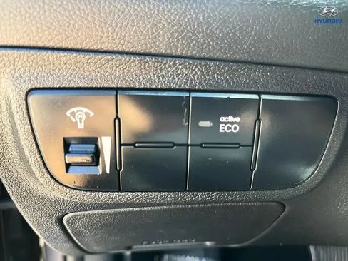 Used 2015 Hyundai Veloster FWD image 25