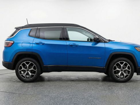 Used 2025 Jeep Compass Limited image 11