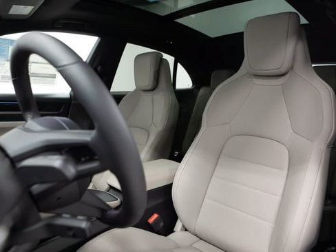 Certified 2026 Porsche Macan Electric RWD image 5