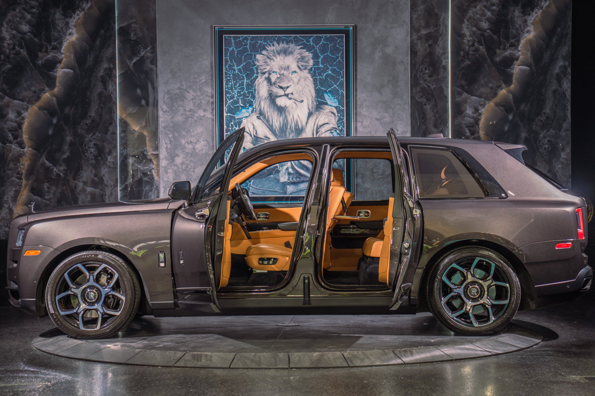 Used 2021 Rolls-Royce Cullinan Black Badge AWD/4WD image 4