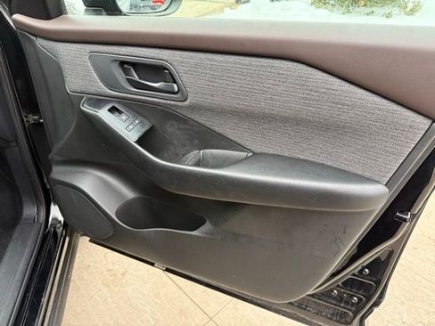 Used 2023 Nissan Rogue S image 30